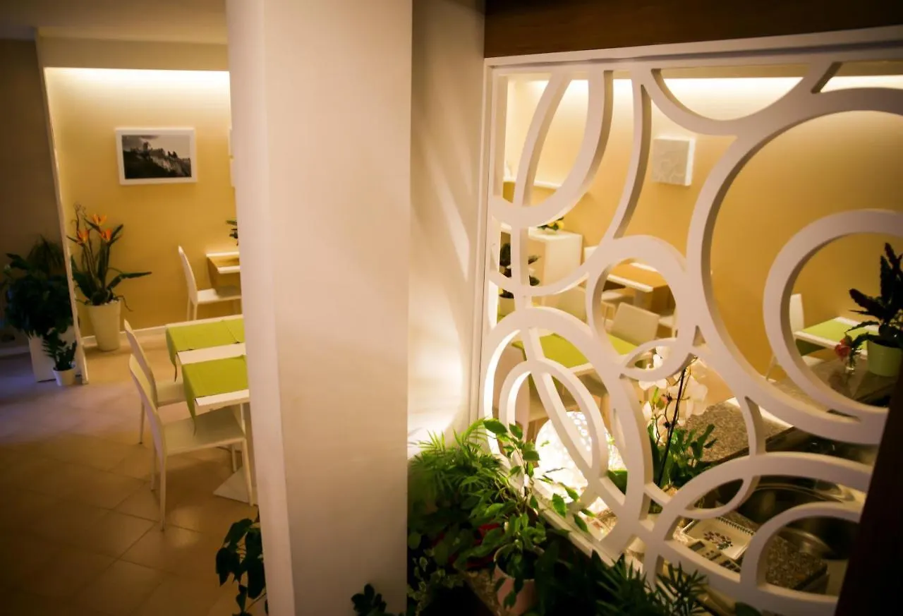 Albergo Aurora Μαλτσεζίνε 2*,