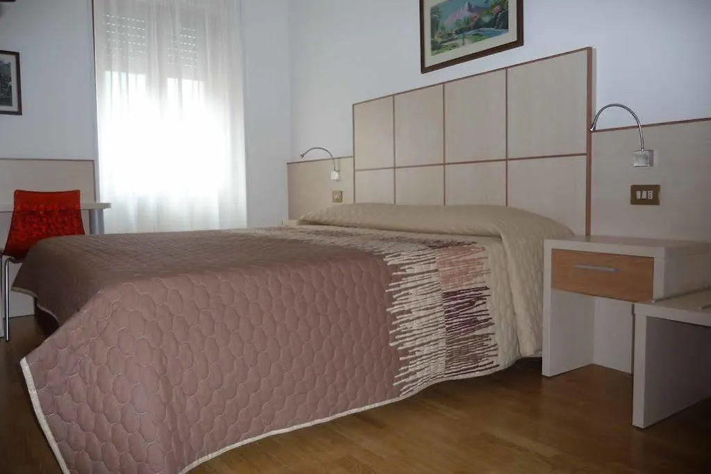 Albergo Aurora Μαλτσεζίνε