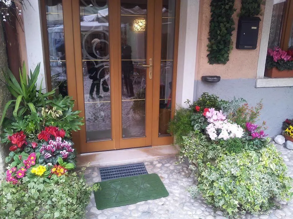 Albergo Aurora Μαλτσεζίνε
