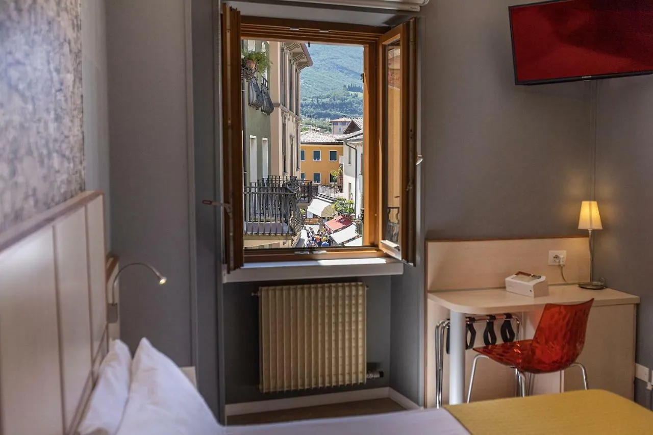 Albergo Aurora Μαλτσεζίνε