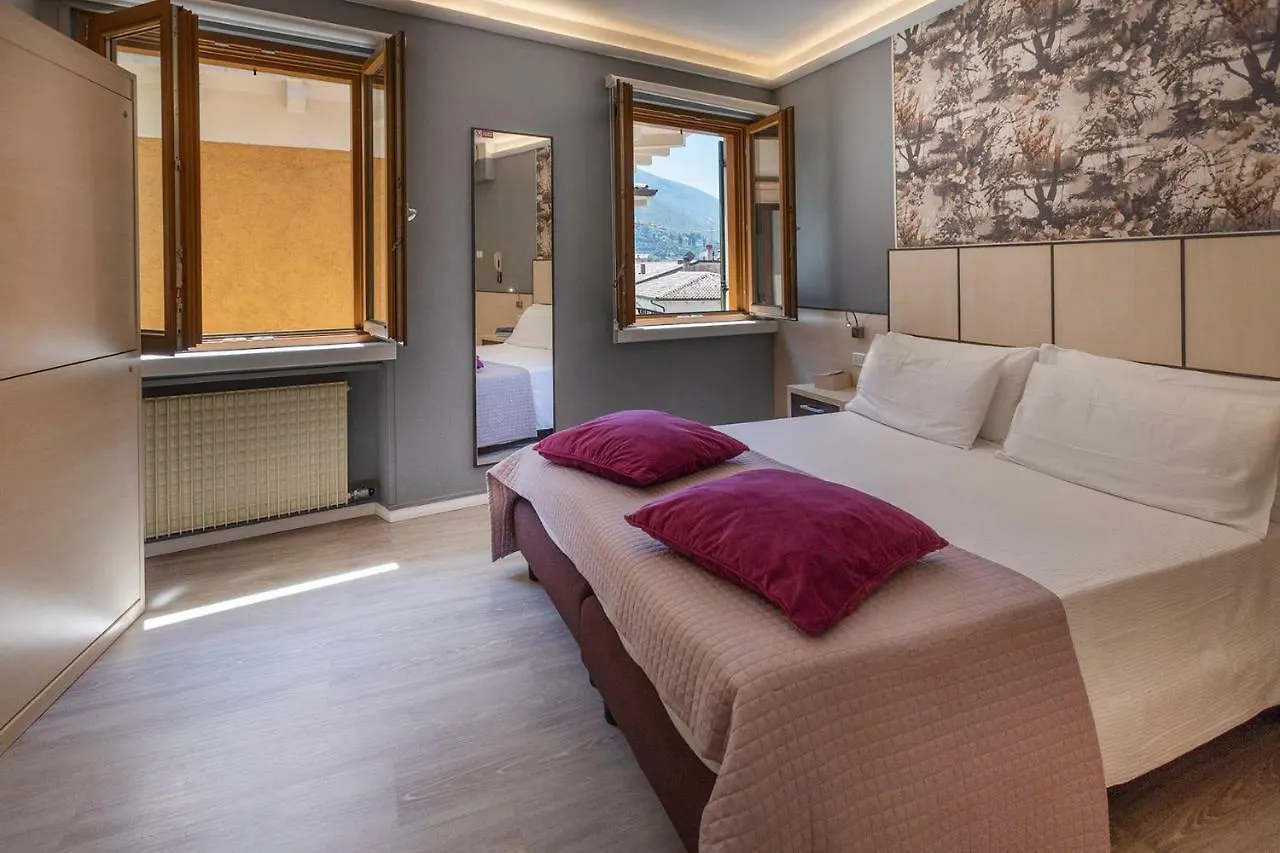 Albergo Aurora Μαλτσεζίνε