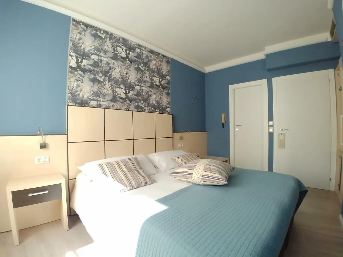 Albergo Aurora Μαλτσεζίνε 2*,