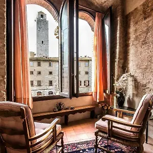 The Artists' Tower Apartment San Gimignano